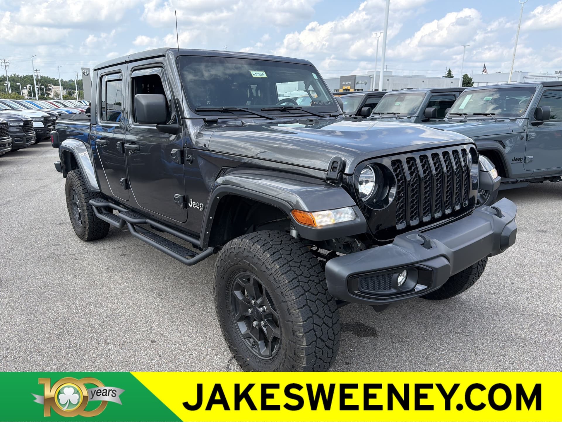 2021 Jeep Gladiator Willys — photo 1 of 21