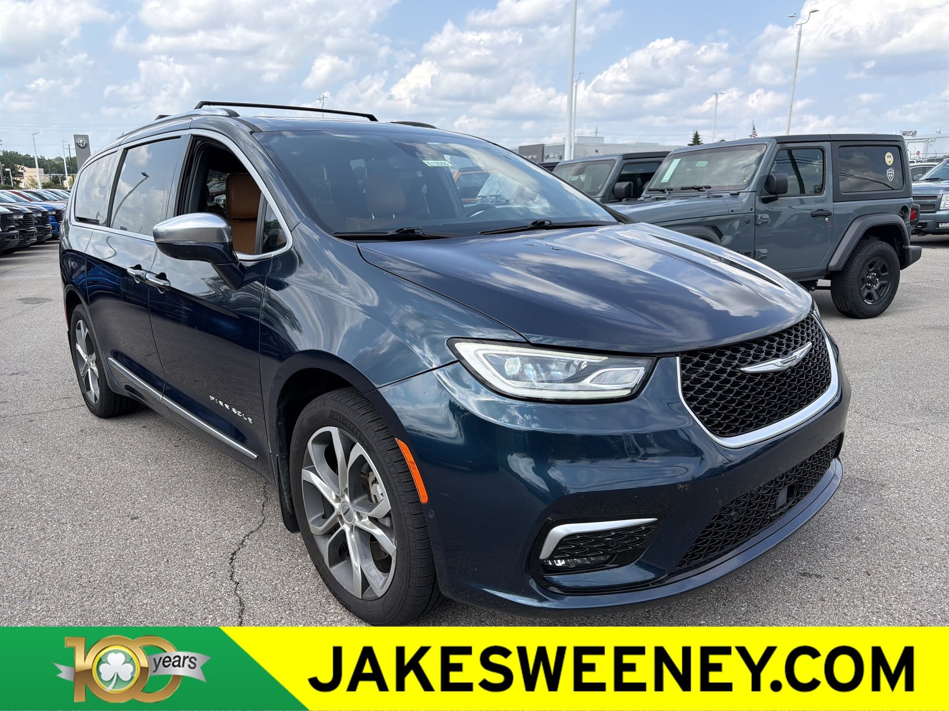 2022 Chrysler Pacifica Pinnacle — photo 1 of 21