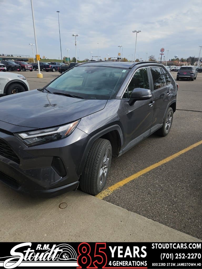 2025 Toyota RAV4 XLE — photo 1 of 3