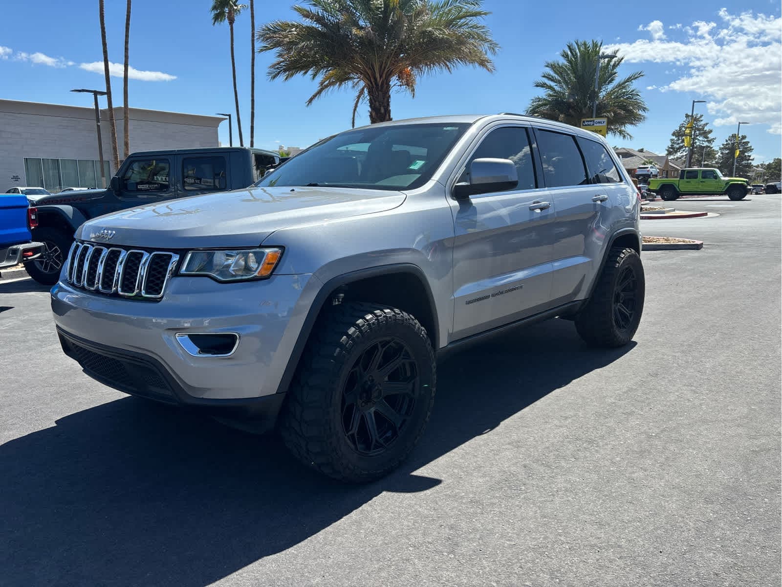 2018 Jeep Grand Cherokee Laredo — photo 1 of 16