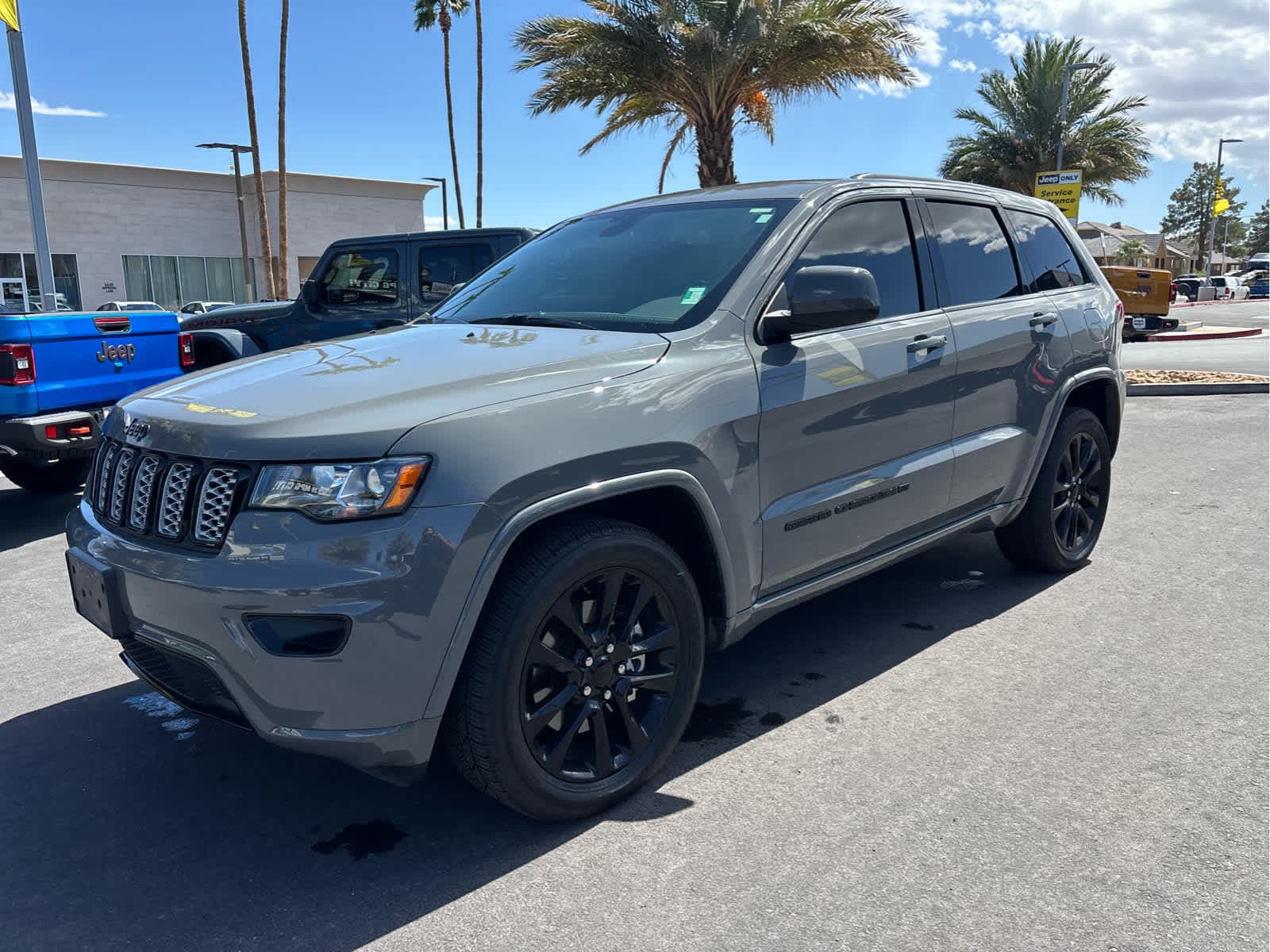 2022 Jeep Grand Cherokee WK Laredo X — photo 1 of 16