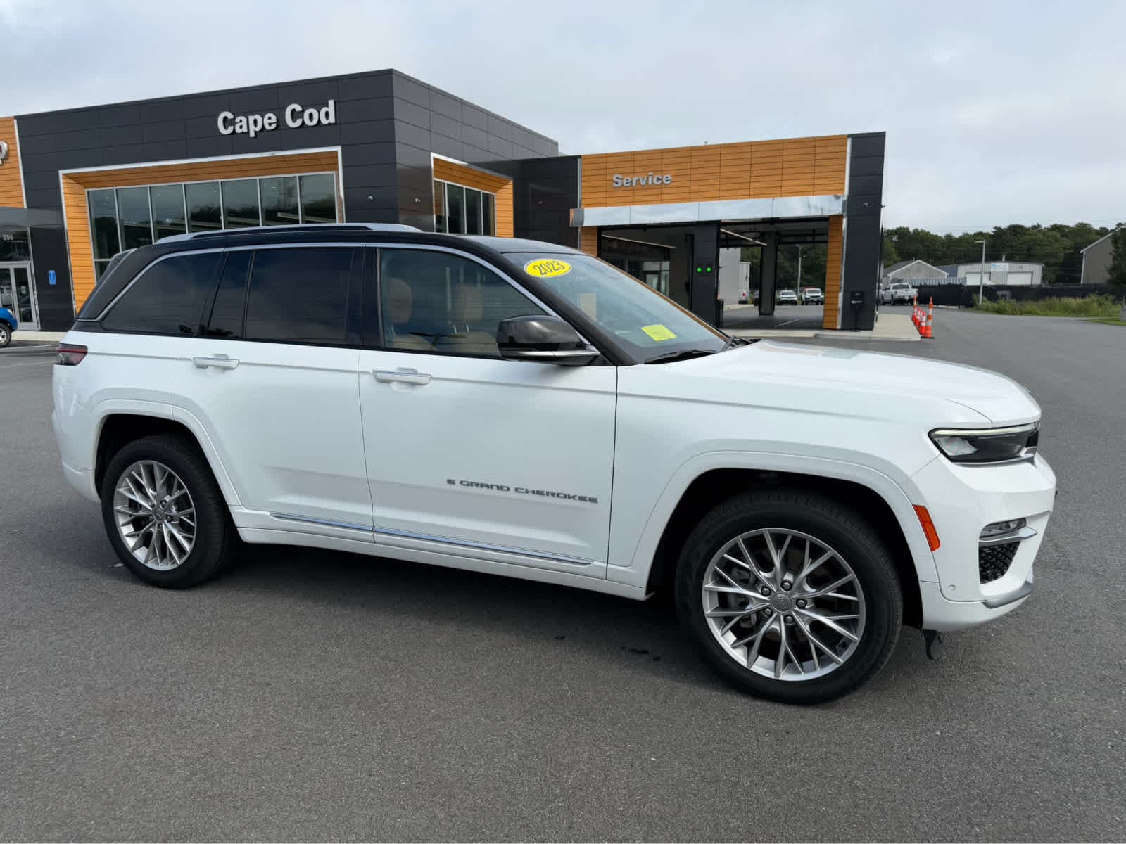 2023 Jeep Grand Cherokee 4xe Summit — photo 1 of 22