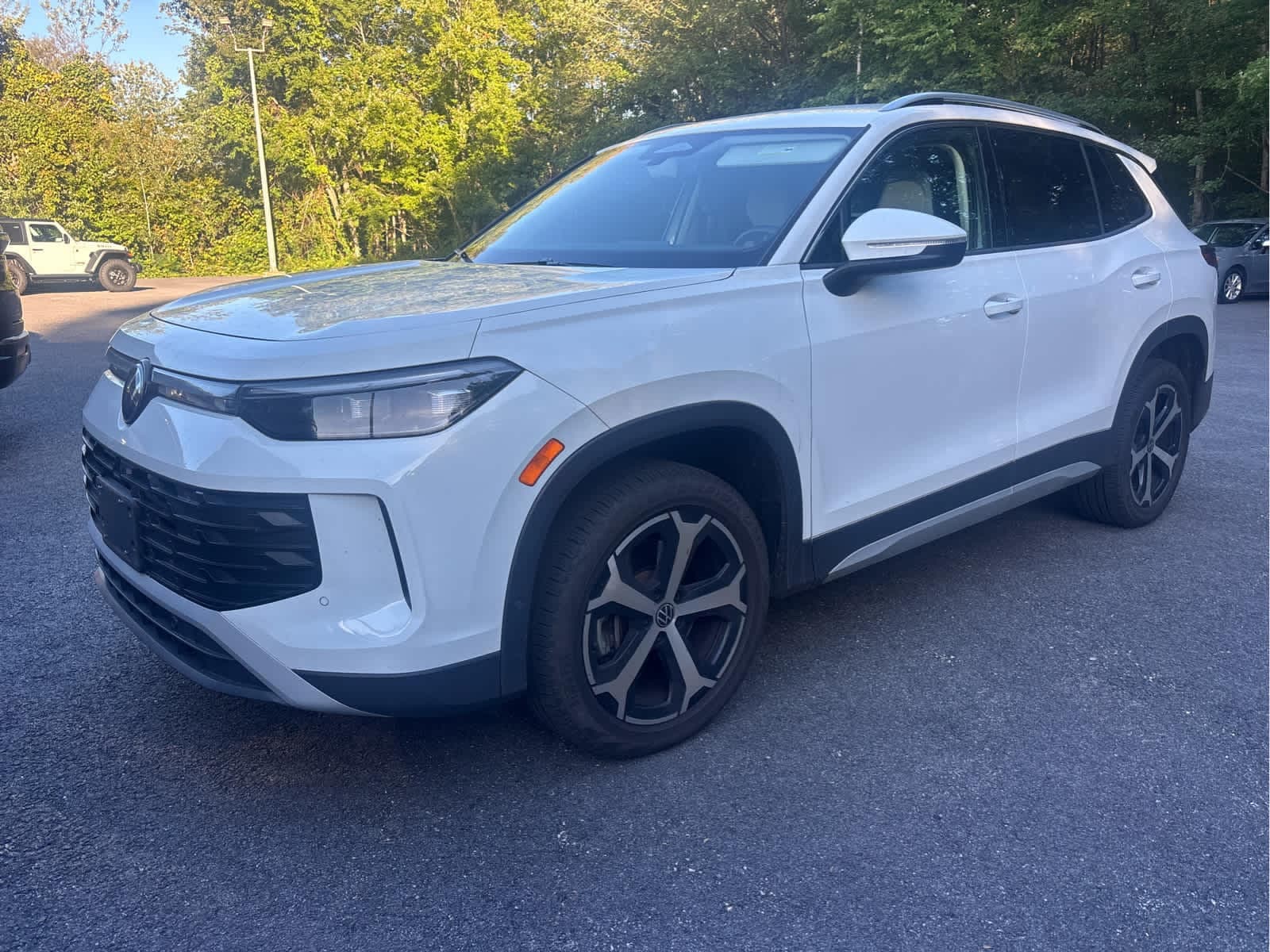 2025 Volkswagen Tiguan SE — photo 1 of 2