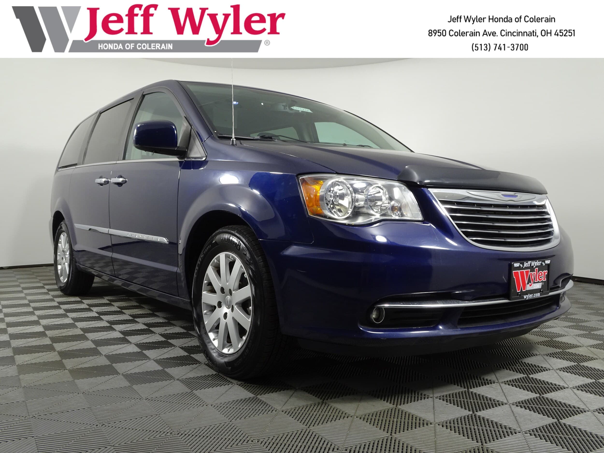 Foto de 2016 Chrysler Town & Country 4dr Wgn Touring