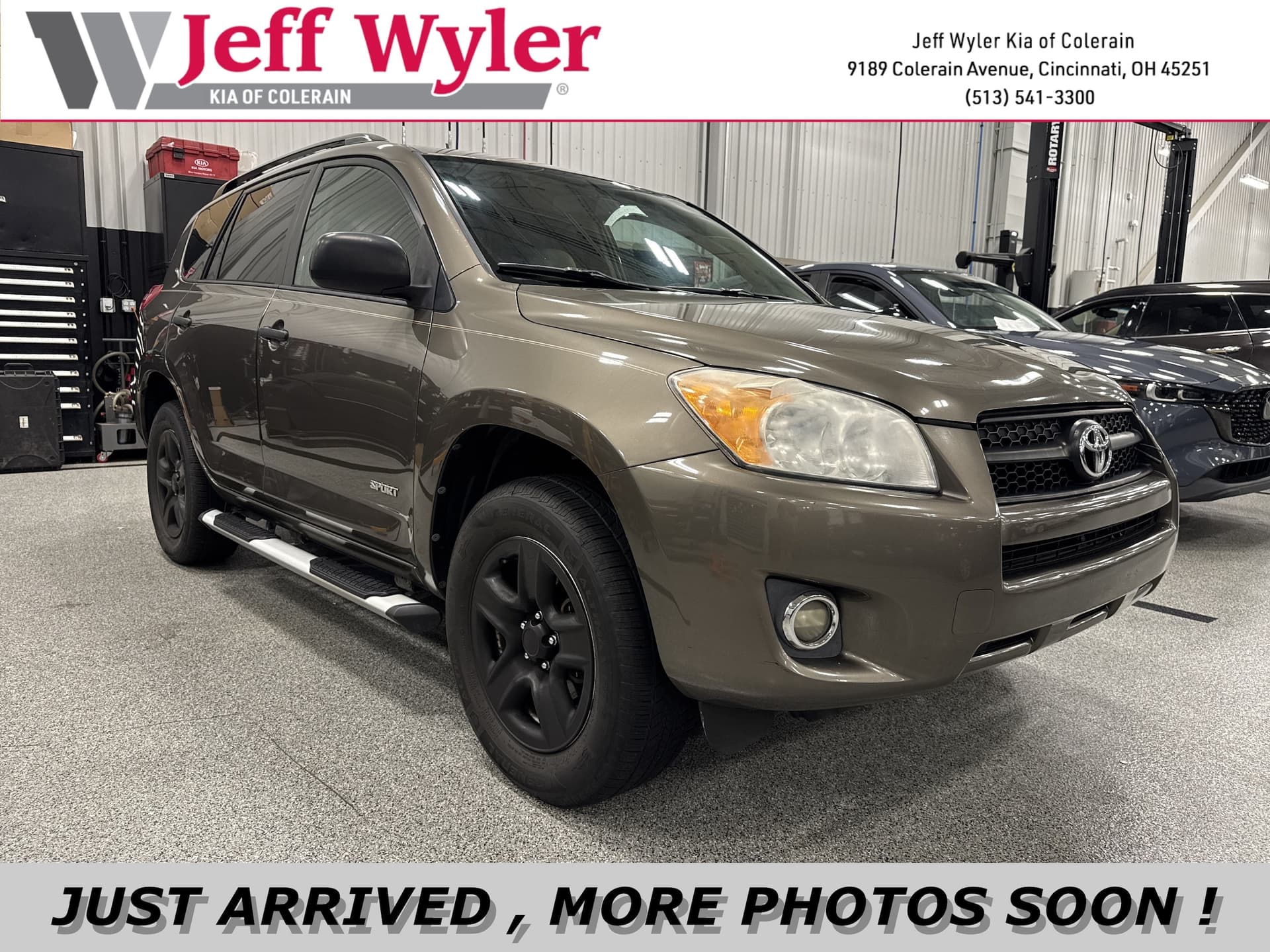 2012 Toyota RAV4 Base — photo 1 of 5