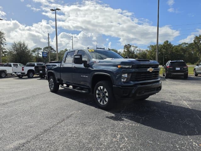 2025 Chevrolet Silverado 2500HD Custom — photo 1 of 40