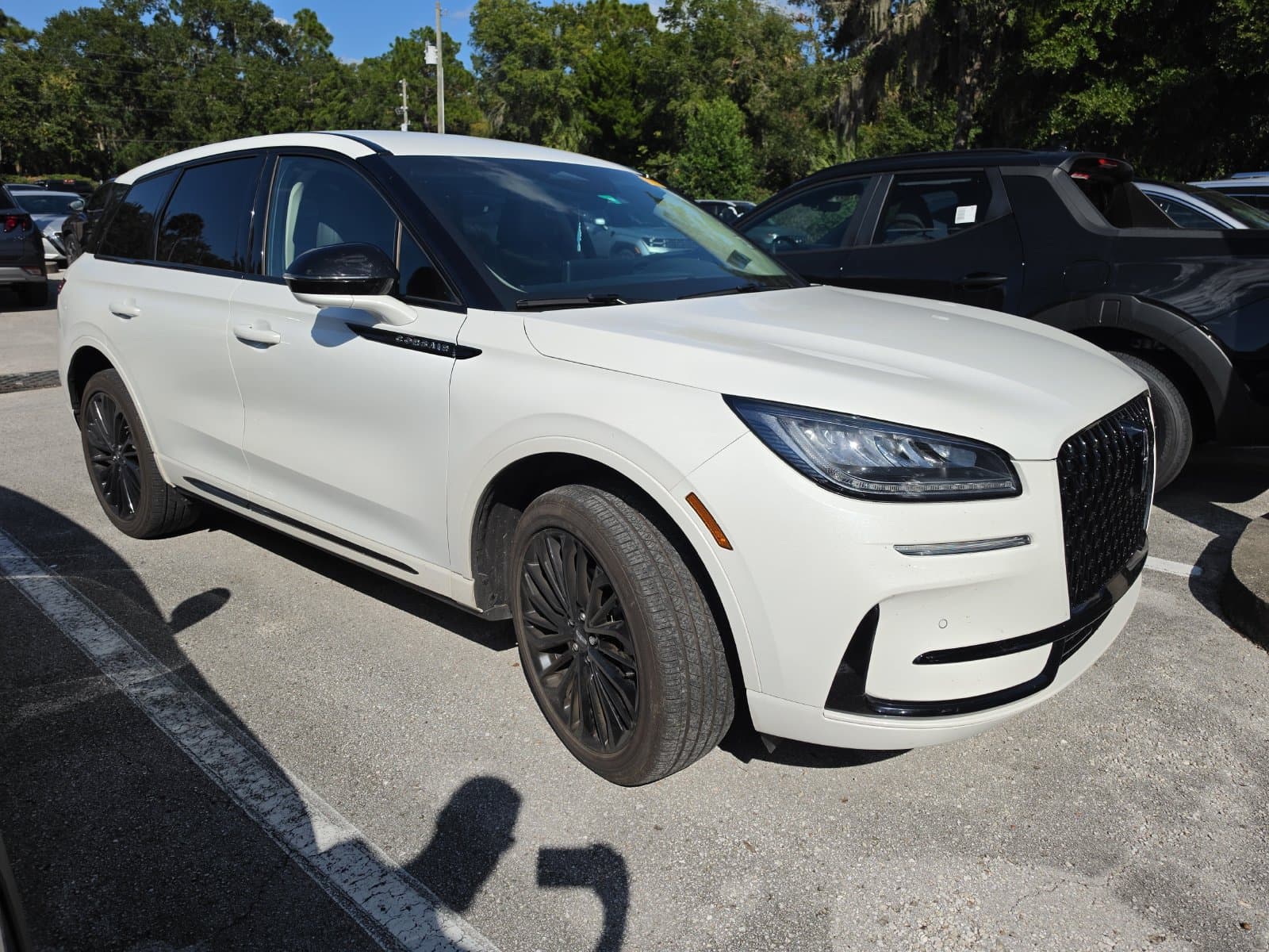 2023 Lincoln Corsair Standard — photo 1 of 11