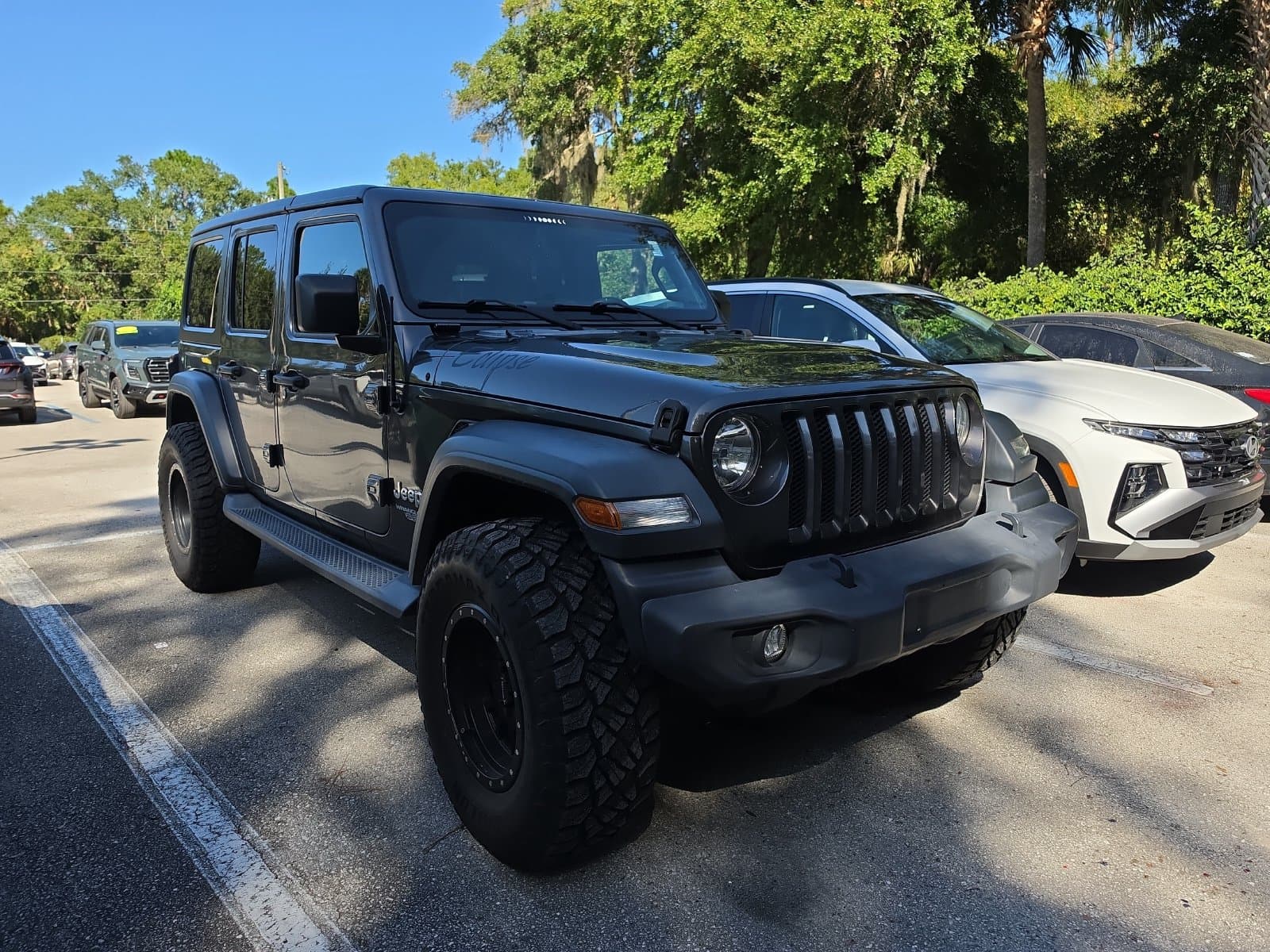 2018 Jeep Wrangler Unlimited Sport — photo 1 of 11
