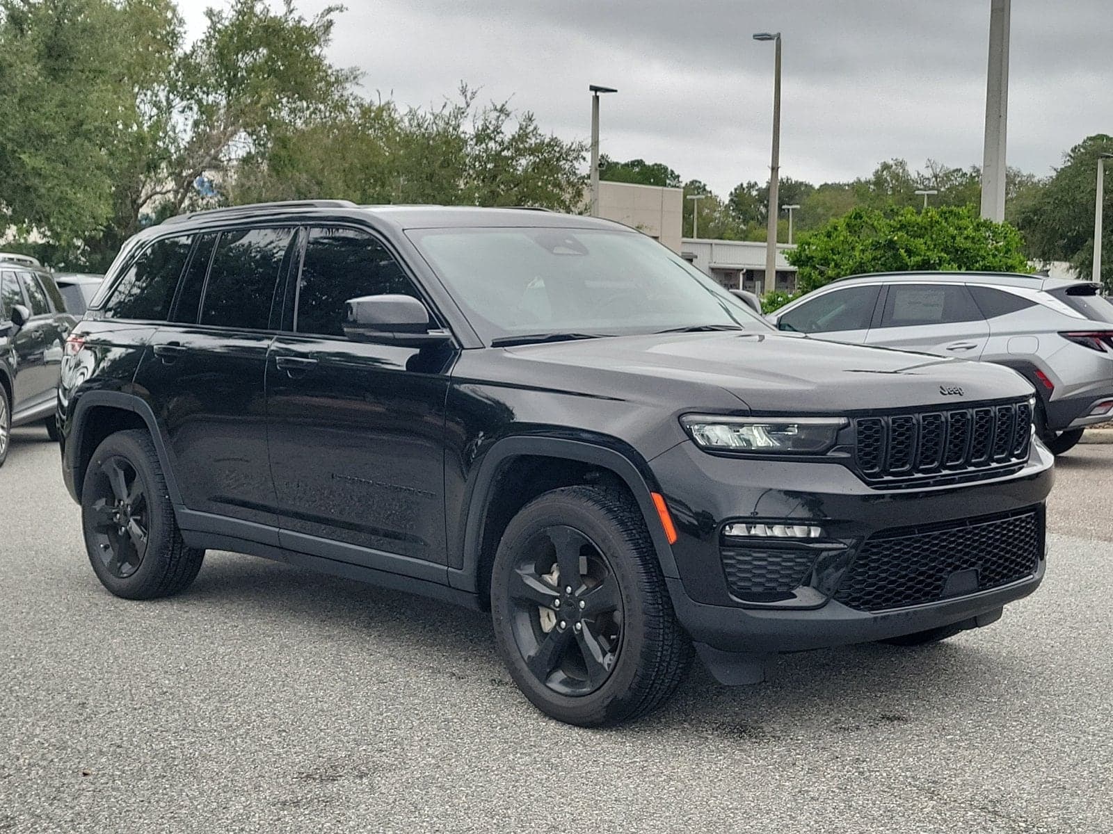 2023 Jeep Grand Cherokee Limited — photo 1 of 42