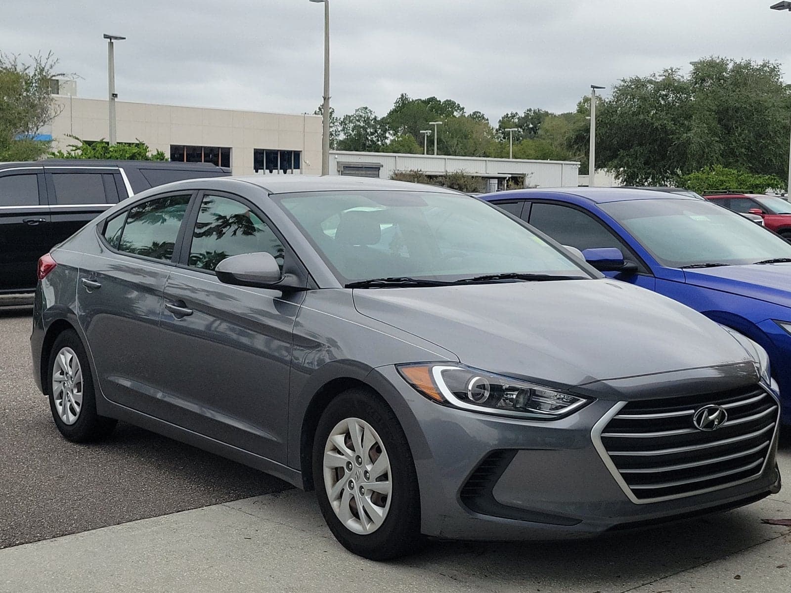 2018 Hyundai Elantra SE — photo 1 of 12