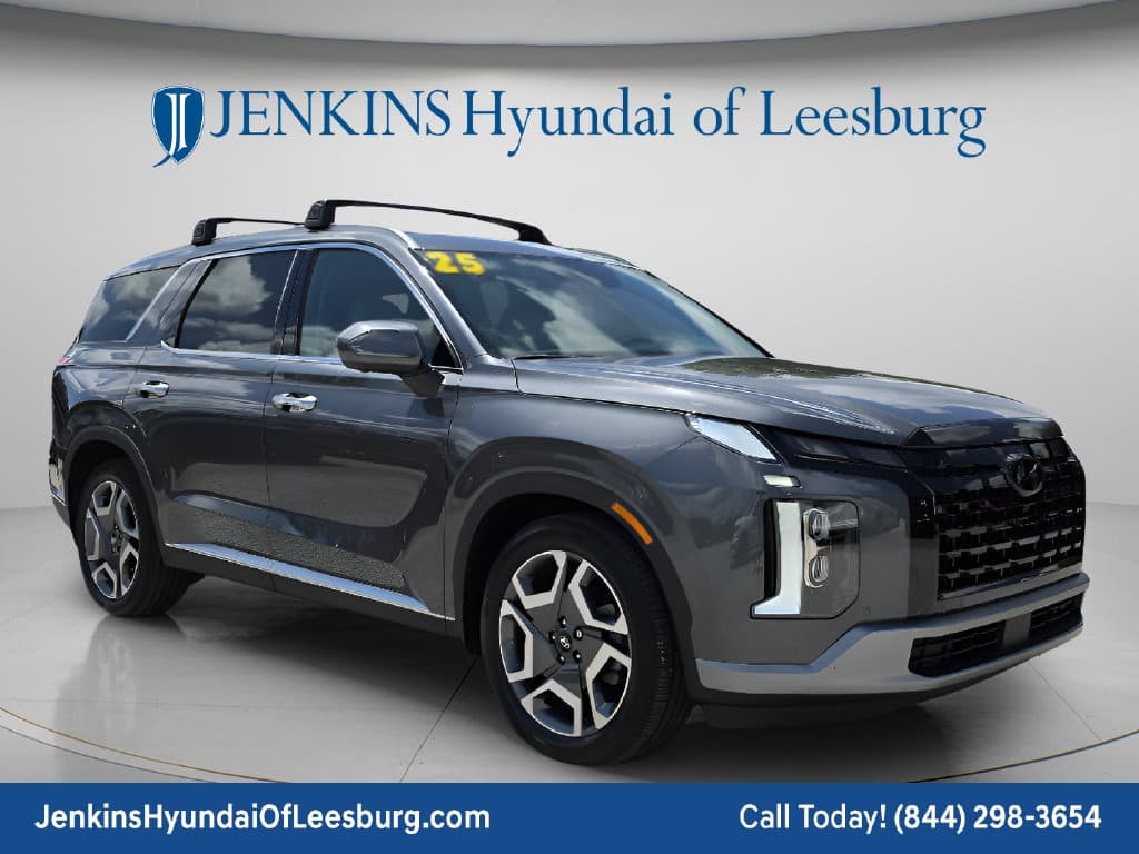 2025 Hyundai Palisade Base — photo 1 of 42