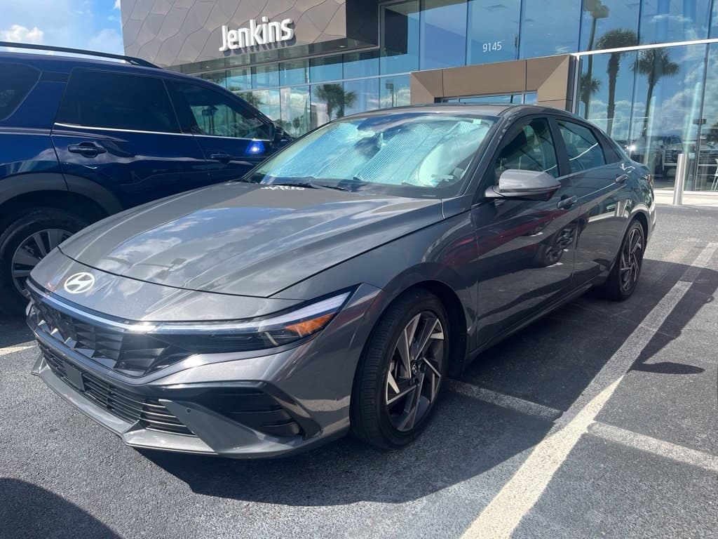 2024 Hyundai Elantra Limited — photo 1 of 2