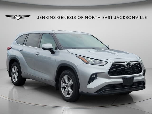 2020 Toyota Highlander LE — photo 1 of 35
