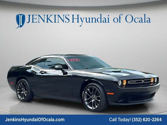 2019 Dodge Challenger SXT — photo 1 of 32