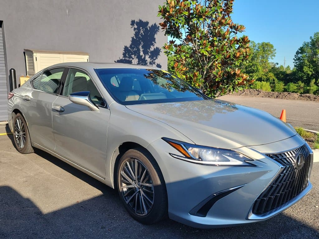 2024 Lexus ES Base — photo 1 of 11