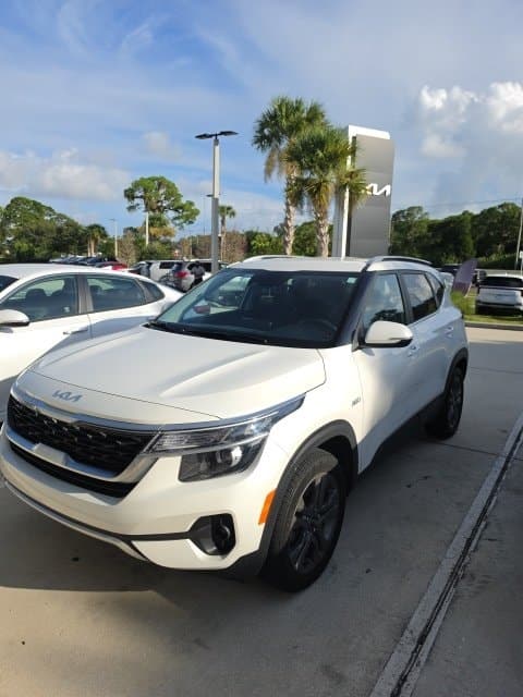 2023 Kia Seltos S — photo 1 of 3