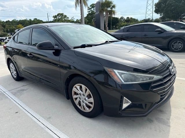 2020 Hyundai Elantra SE — photo 1 of 11