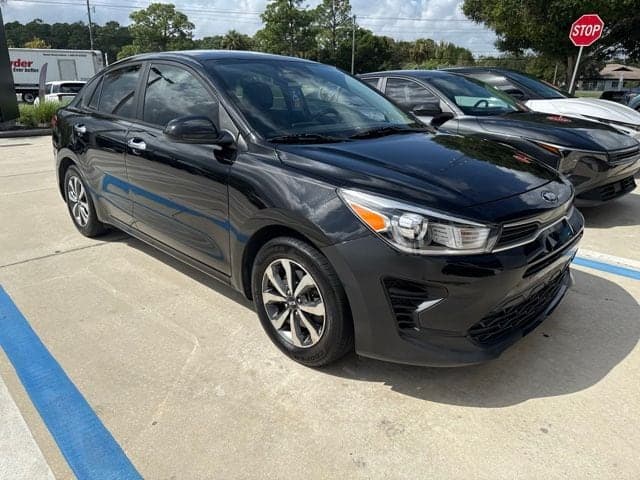 2021 Kia Rio S — photo 1 of 18