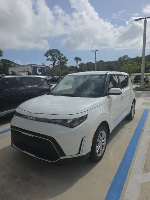 2023 Kia Soul LX — photo 1 of 3