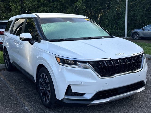 2024 Kia Carnival EX — photo 1 of 11