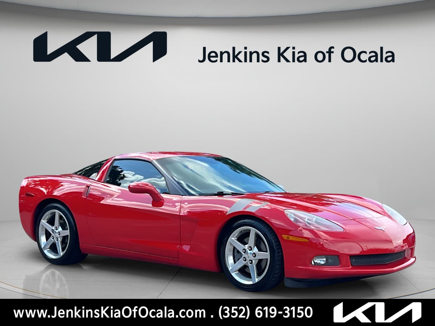 2005 Chevrolet Corvette Base — photo 1 of 28