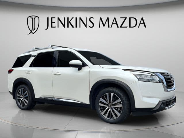 2022 Nissan Pathfinder Platinum — photo 1 of 29