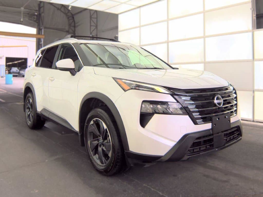 2025 Nissan Rogue SV — photo 1 of 8