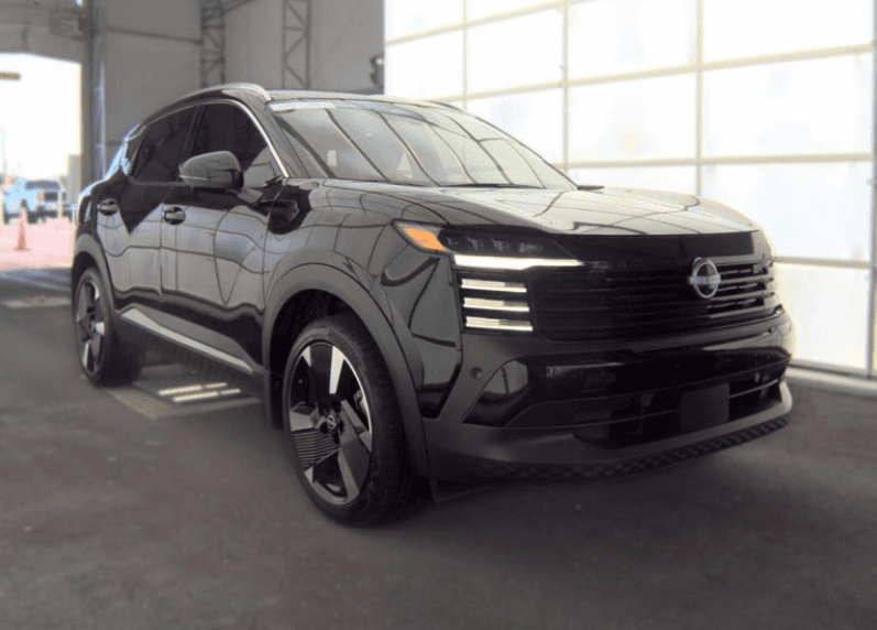 2025 Nissan Kicks SR — photo 1 of 8