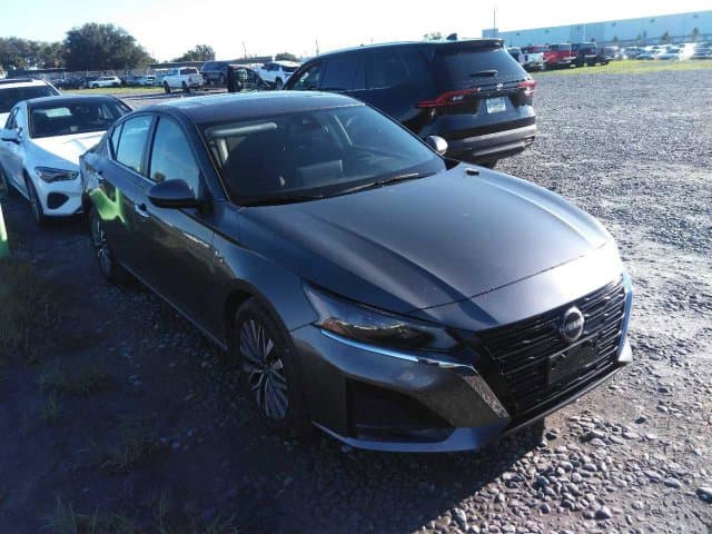 2024 Nissan Altima 2.5 SV — photo 1 of 4