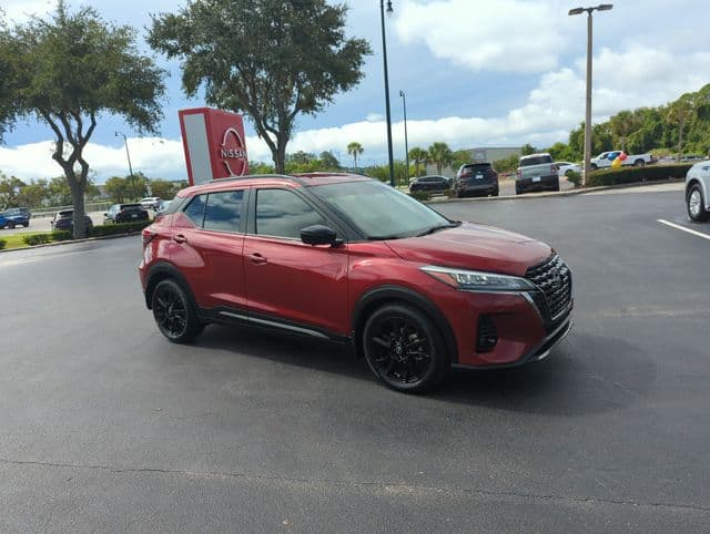 2023 Nissan Kicks SR — photo 1 of 49