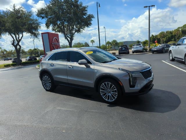 2025 Cadillac XT4 AWD Premium Luxury — photo 1 of 50
