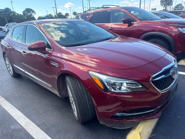 2018 Buick LaCrosse Essence — photo 1 of 3