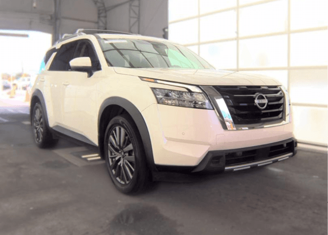 2024 Nissan Pathfinder SL — photo 1 of 9