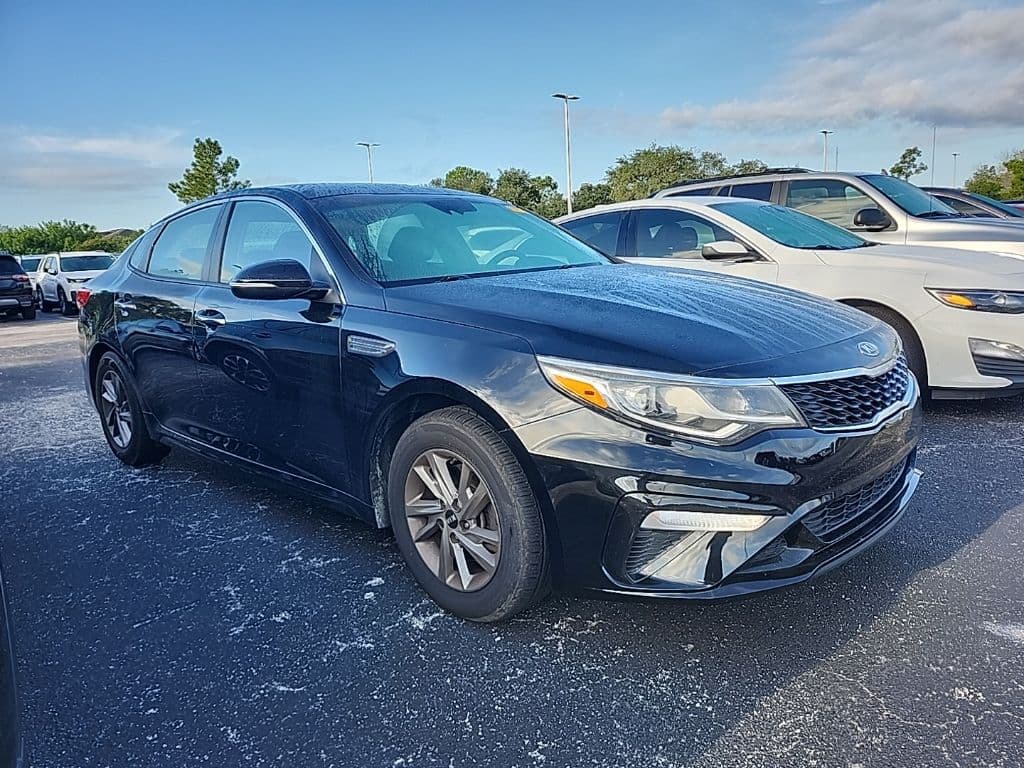 2019 Kia Optima LX — photo 1 of 8