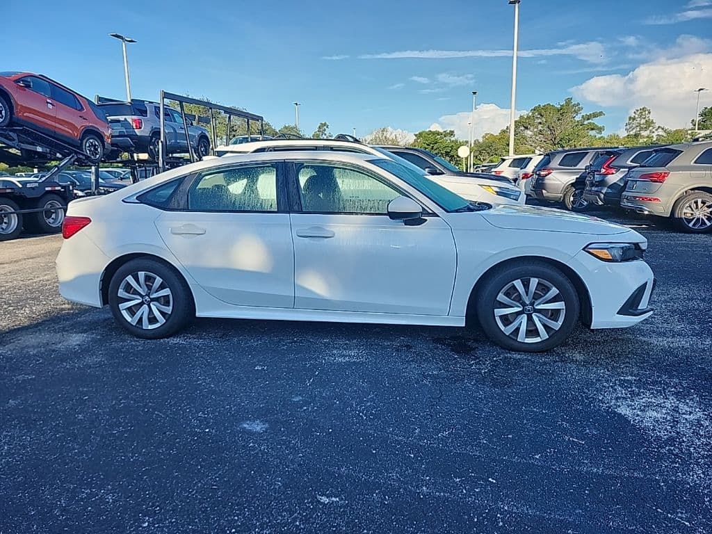 2022 Honda Civic Sedan LX — photo 1 of 9