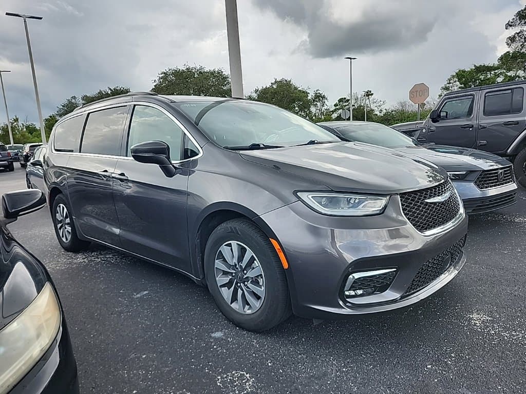 2021 Chrysler Pacifica Base — photo 1 of 10