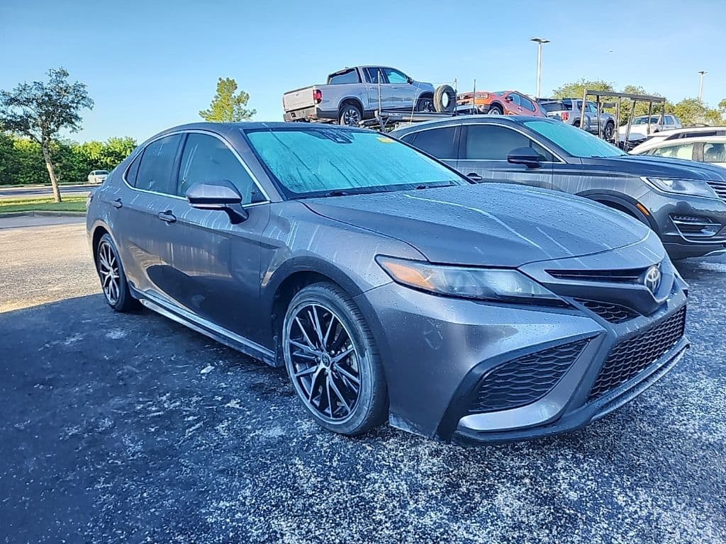 2024 Toyota Camry SE — photo 1 of 9