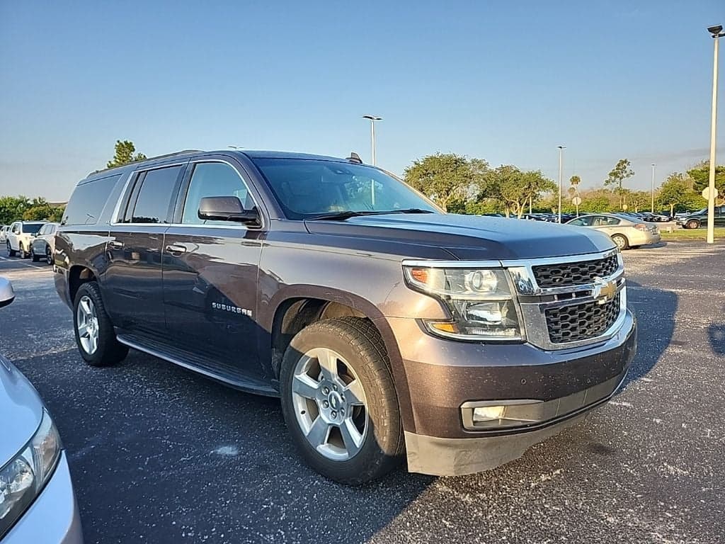 2016 Chevrolet Suburban LT — photo 1 of 9