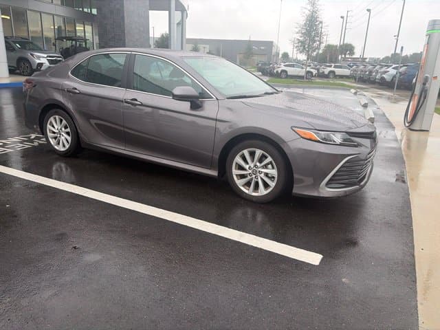 2022 Toyota Camry LE — photo 1 of 8