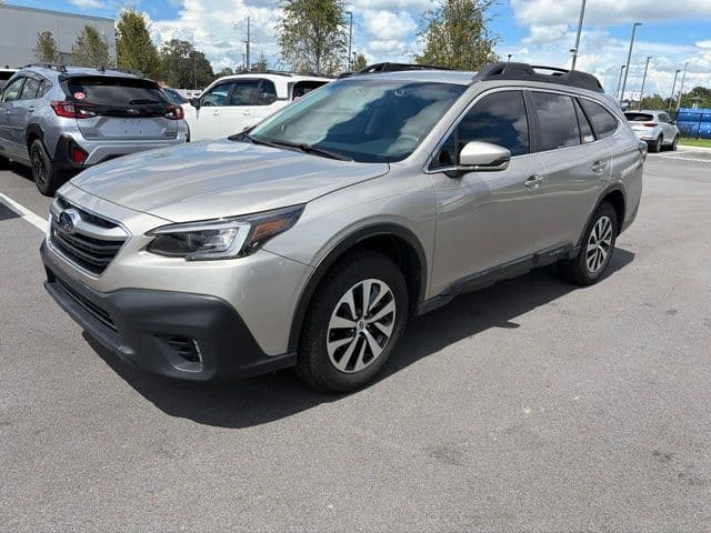 2020 Subaru Outback Premium — photo 1 of 10