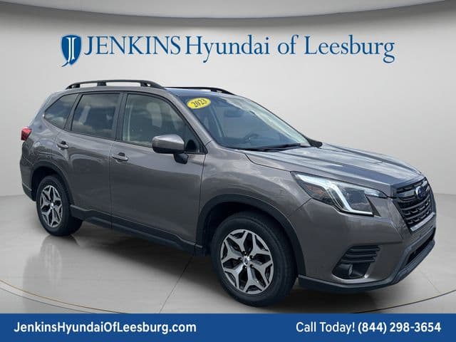 2023 Subaru Forester Premium — photo 1 of 40