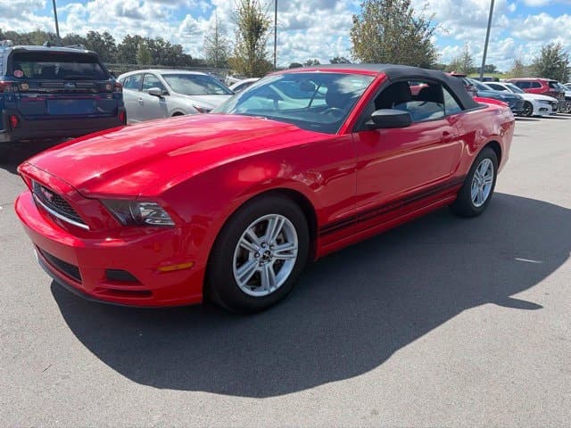2013 Ford Mustang V6 — photo 1 of 5