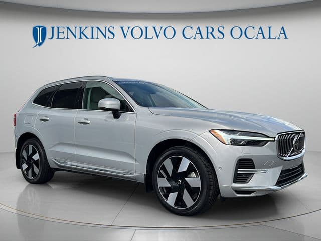 2023 Volvo XC60 Recharge Plug-In Hybrid Plus Bright Theme — photo 1 of 23