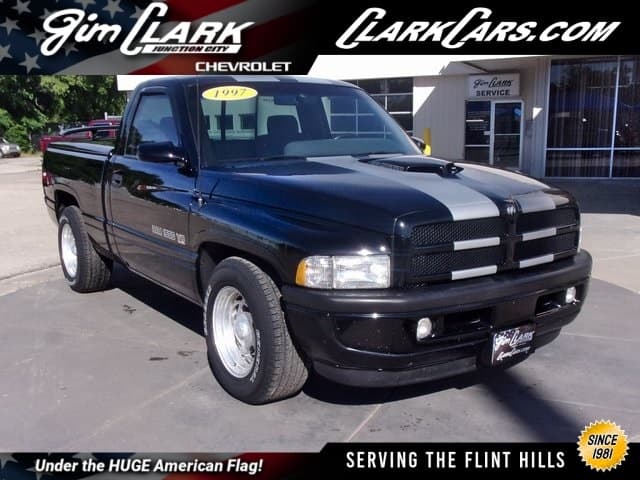 Foto de 1997 Dodge Ram 1500 SS/T