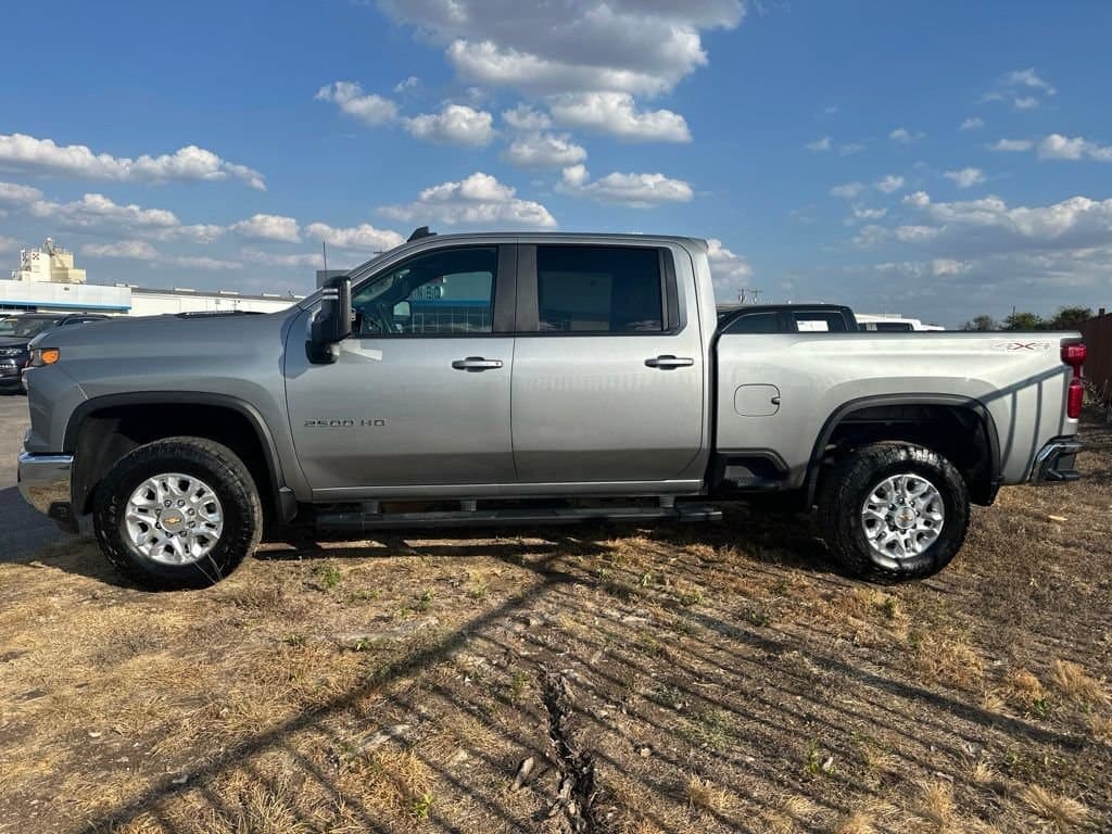 2024 Chevrolet Silverado 2500HD LT — photo 1 of 10