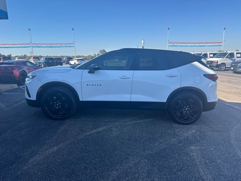 2021 Chevrolet Blazer LT — photo 1 of 10