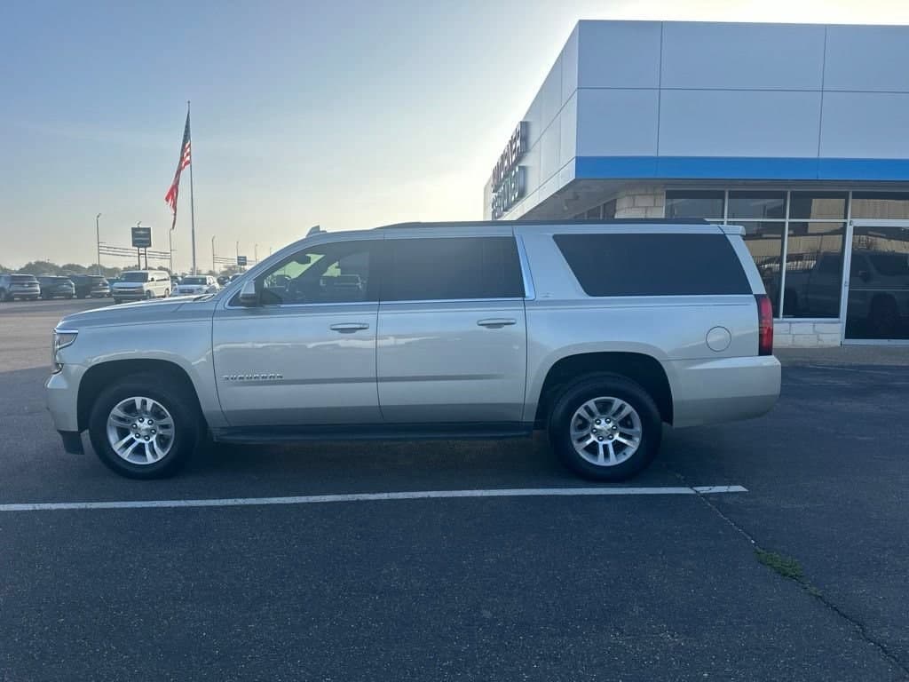 2015 Chevrolet Suburban LS — photo 1 of 10