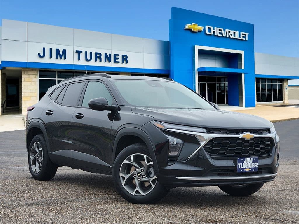 2025 Chevrolet Trax LT — photo 1 of 62