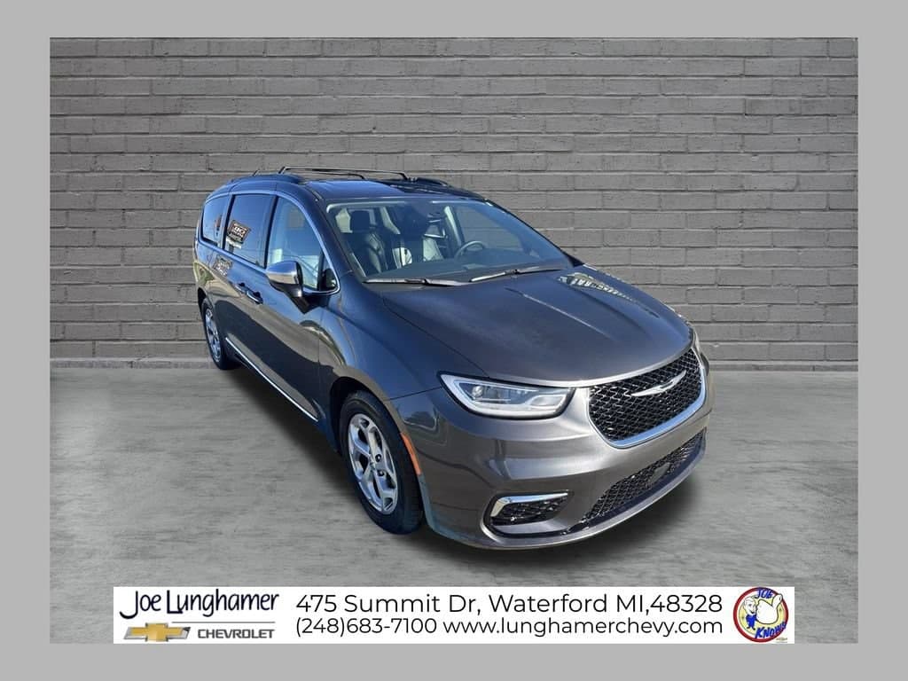 2023 Chrysler Pacifica Limited — photo 1 of 15