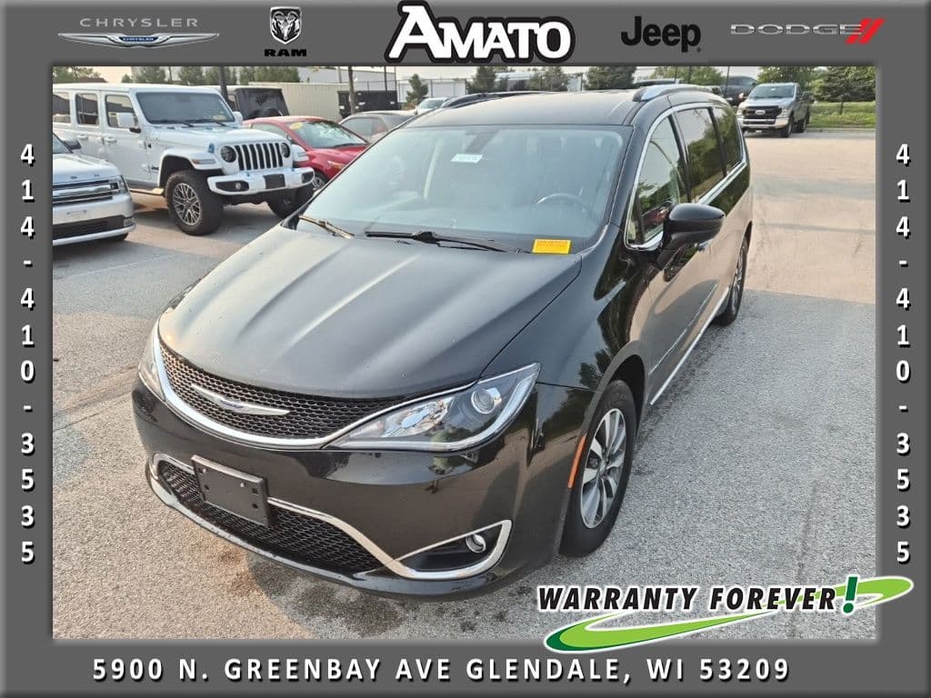 2020 Chrysler Pacifica Touring L Plus — photo 1 of 11